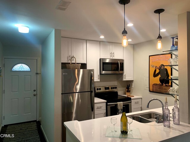 Building Photo - 333 E Surfside Dr