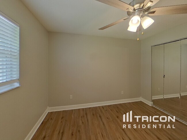 Foto del edificio - 2376 Millwood Ln
