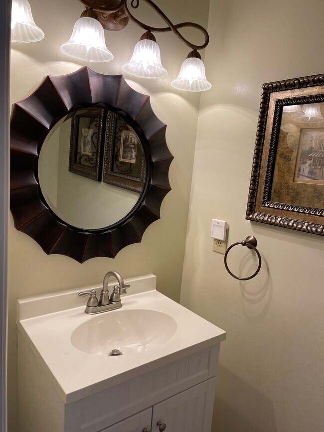 Foto del edificio - 348 River Rd