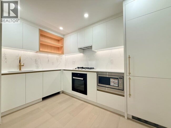 Photo du bâtiment - 918 W 32nd Ave