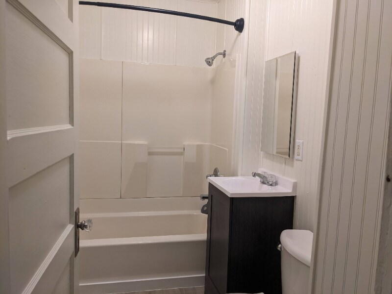 Foto principal - 2705 Meek Ave