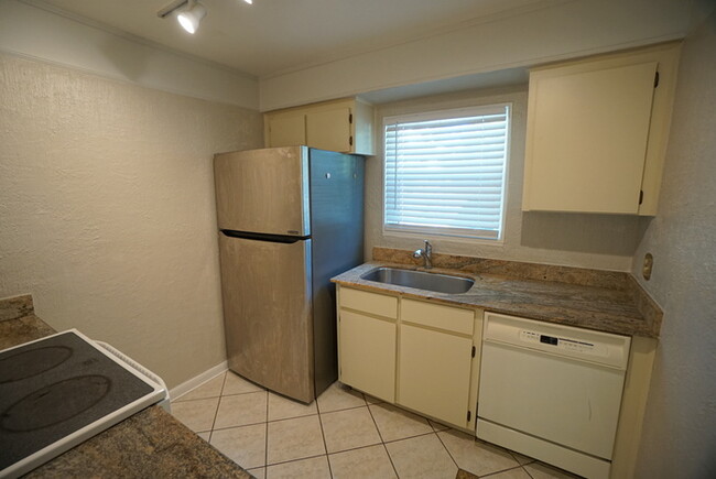 Foto del edificio - Charming 2-Bedroom, 1-Bath Condo in South ...