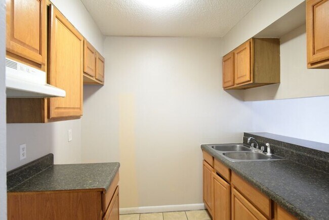 Building Photo - 341 S Osceola St