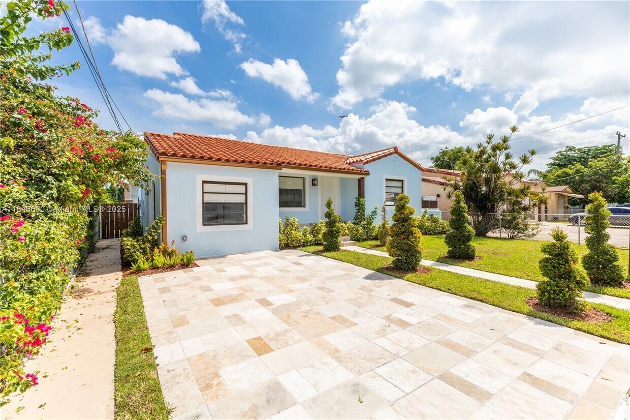 Foto principal - 2431 SW 19th St