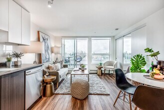 Building Photo - 3583 Kingsway