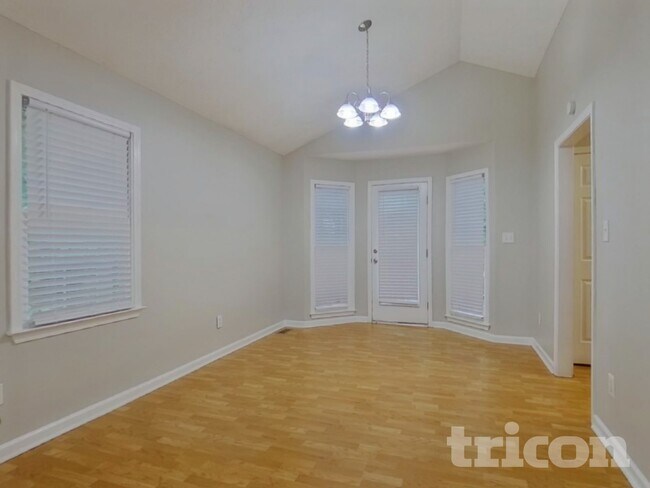 Foto del edificio - 3272 Greenhill Ct