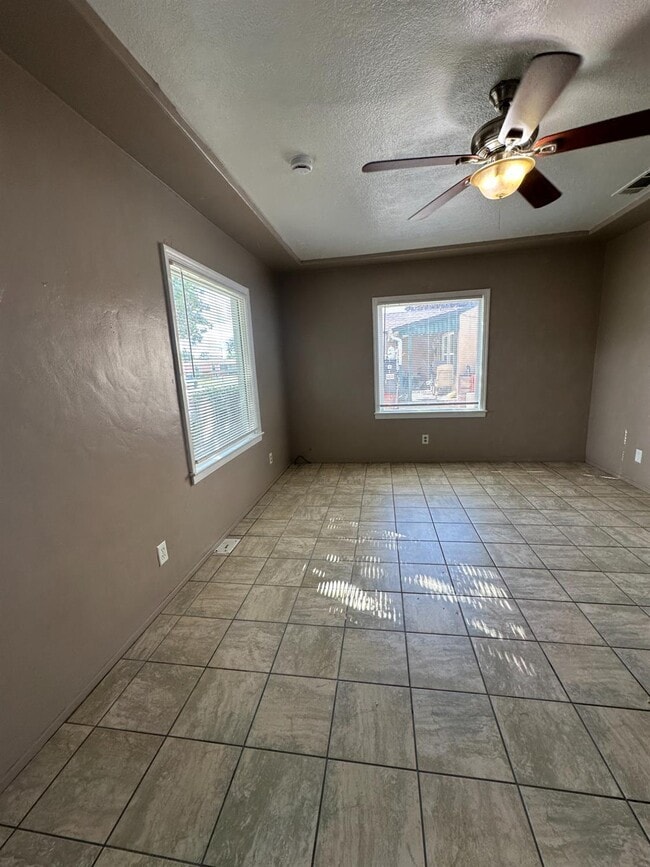 Building Photo - 626 W Vassar Ave