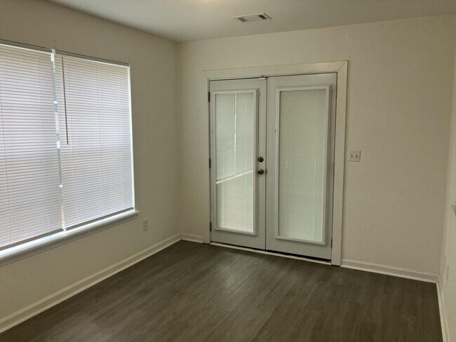 Foto del edificio - 10246 Deep Creek Pl