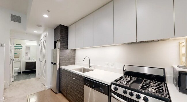Foto del edificio - Corner view. Luxury. High end appliances. ...