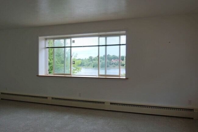 Foto del edificio - 2565 Willow Ln
