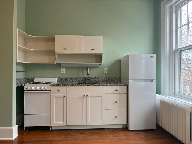 Building Photo - 2611 W Grace St