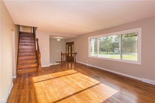 Building Photo - 7245 Kingsview Rd