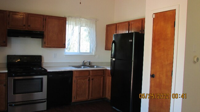 Building Photo - 5287 Spruce Ave