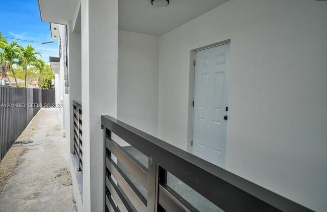 Foto del edificio - 638 SW 21st Ave