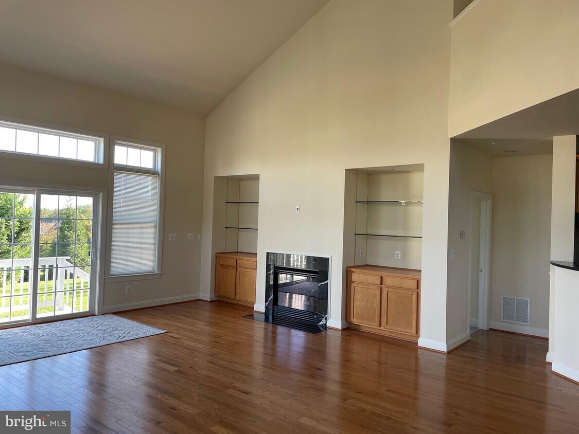 Foto principal - 706 Hidden Bluff Cir