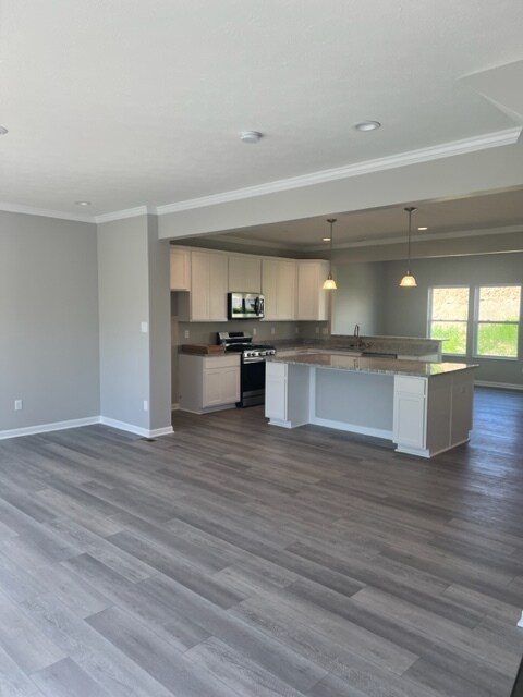Family Room - 185 Lockheed Dr