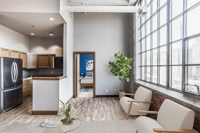 Building Photo - 611 N Park Ave