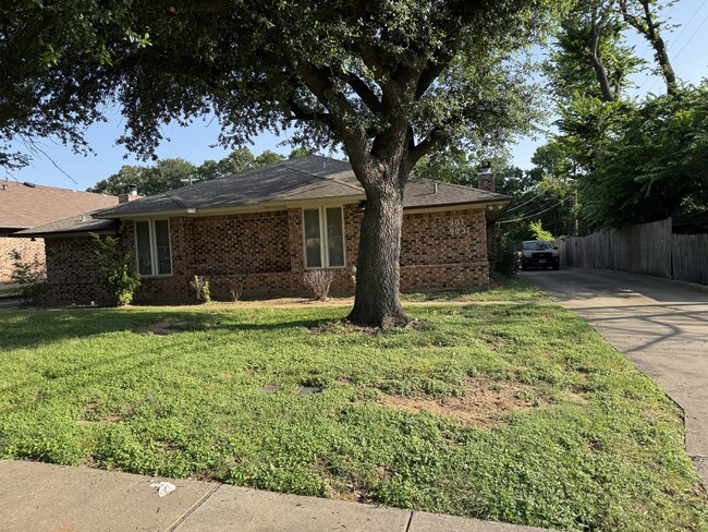 Photo - 905 Bluebird Dr (Irving, TX) Apartment