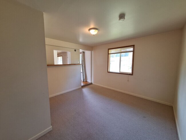 Foto del edificio - 5867 Madrona Dr