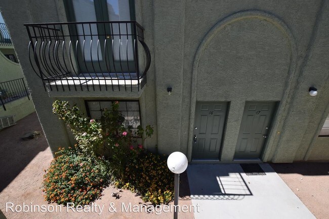 Building Photo - 2 br, 1.5 bath House - 7048 Burcot Ave #A46