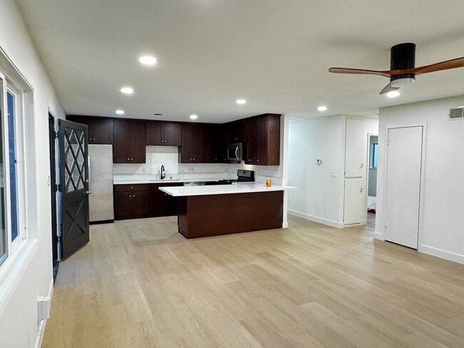 Building Photo - 7021 Betty Dr