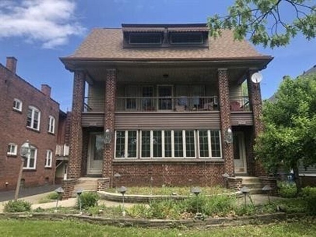 Foto del edificio - 14724 Clifton Blvd