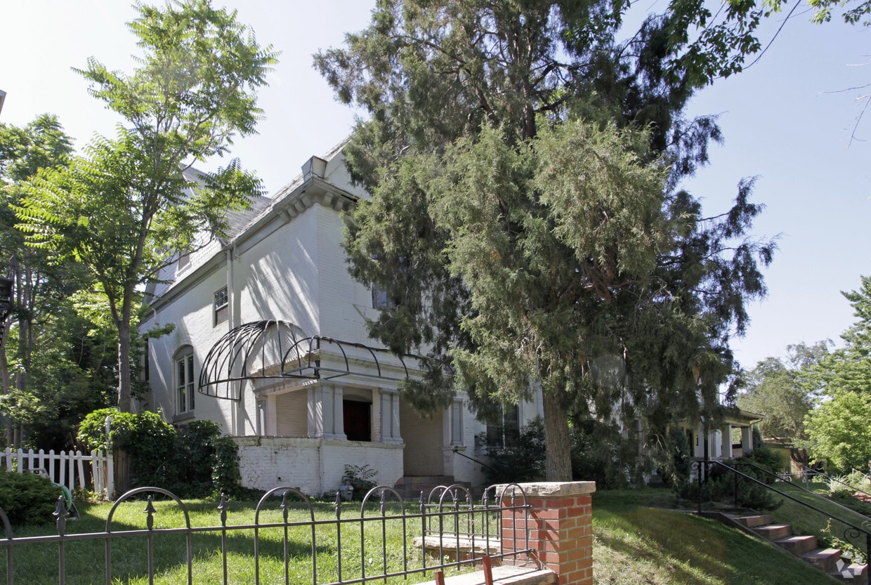 Building Photo - 1353 Vine St