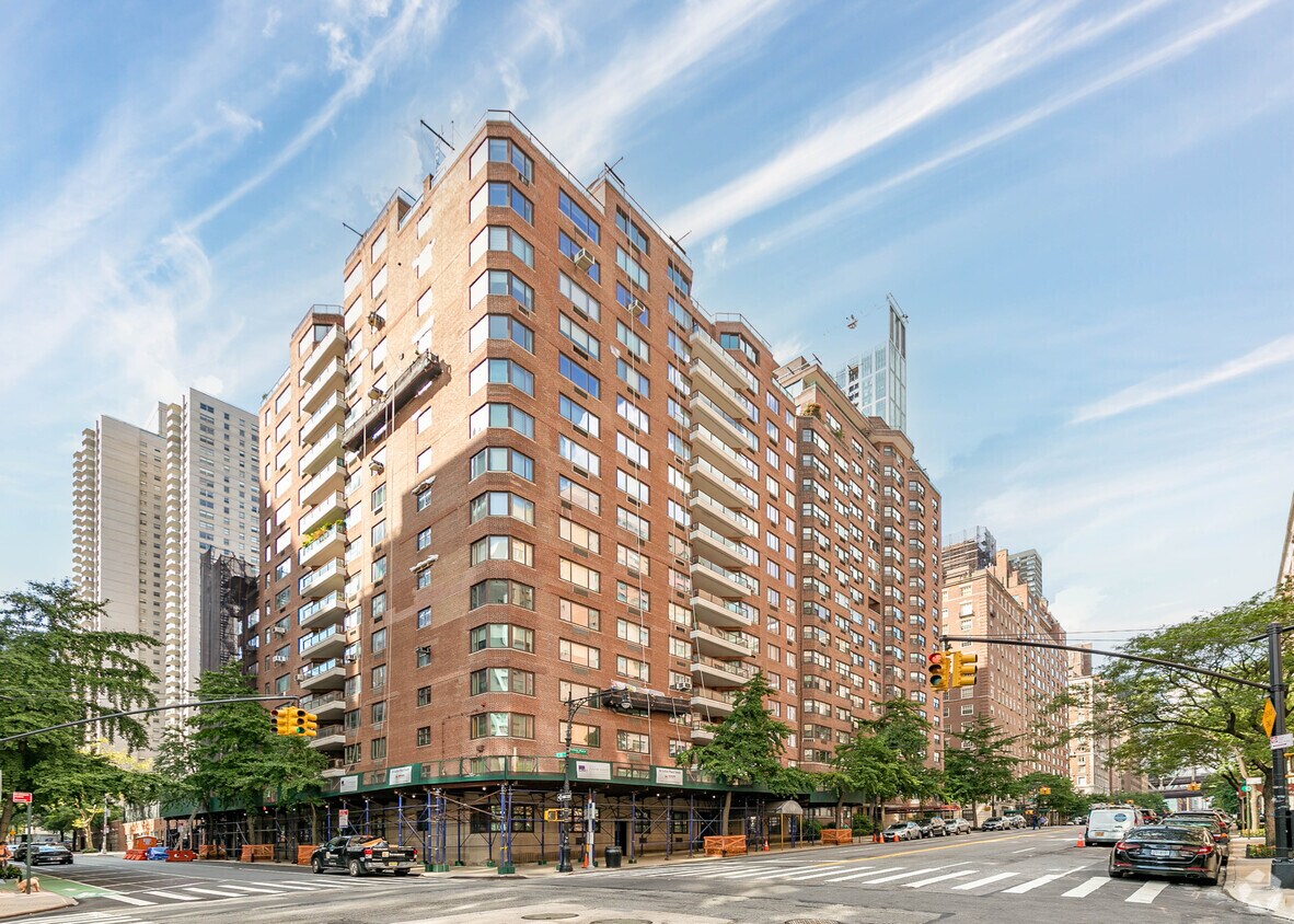 Primary Photo - 36 Sutton Pl S