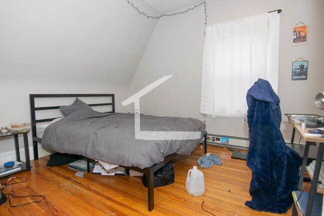 Foto del edificio - Spacious 7 bed in Allston.... 2.5 Bath!!