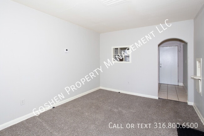 Building Photo - Desirable 2 Bedroom 1 Bath Duplex