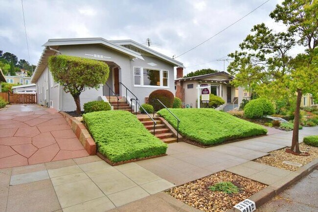 Building Photo - 3 bedroom in Oakland CA 94602
