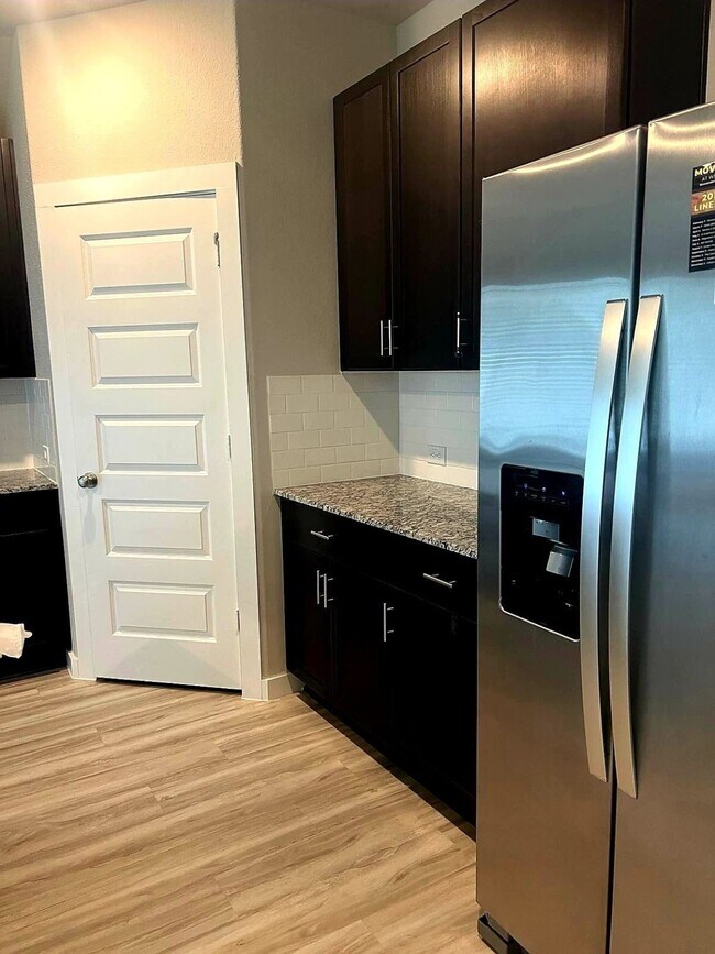 Foto del edificio - 6402 Sugarcane Ln