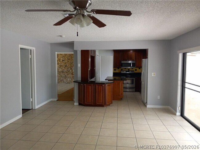 Building Photo - 5151 SW 101st Ave