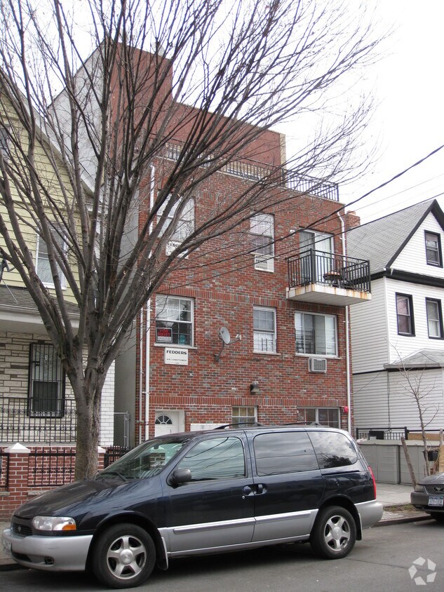 Building Photo - 3753 99th St