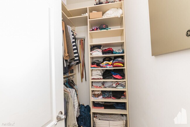 Foto del edificio - 2 br, 2 bath Condo - 101 W Superior St Apt...