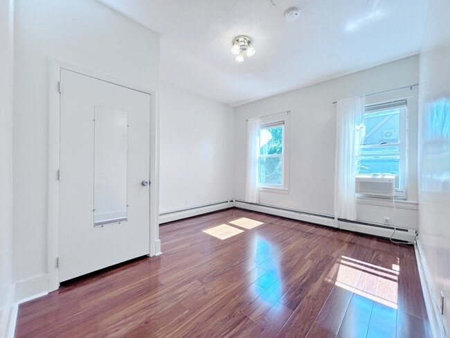 Foto del edificio - 156 Pleasant St