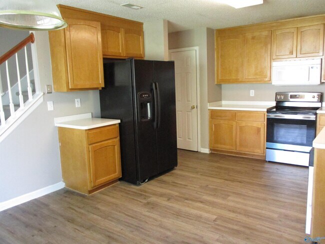 Building Photo - 106 Lonesome Ct