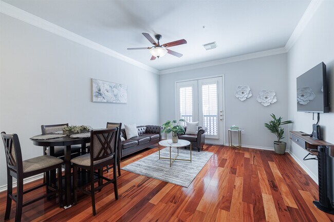 Foto del edificio - 2400 McCue Rd