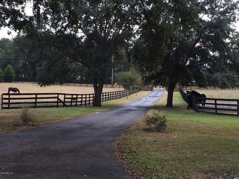 VEHÍCULO DE RECREO GRANDE PARA ALQUILAR EN RANCHO DE CABALLOS - 16787 NW Highway 464B