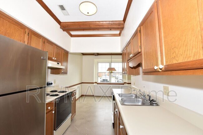 Building Photo - 636 Sedgefield Ct