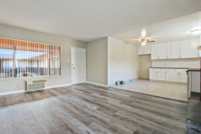 Foto del edificio - 15464 Moorpark St