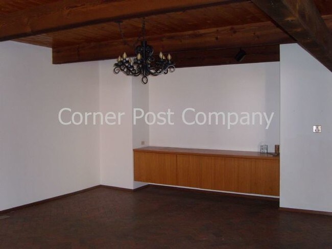 Building Photo - 223 Amherst Dr NE