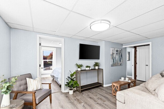 Building Photo - 2 br, 1 bath Duplex - 432 North 7th Avenue...