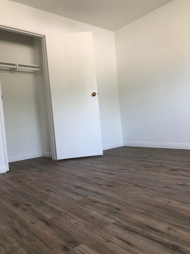 Spacious bedrooms and closet - 2800 Thornton Ave