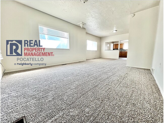 Foto del edificio - Beautiful Large 2 Bedroom 2 Bathroom Home ...