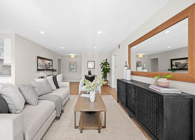 Building Photo - 266 S Madison Ave