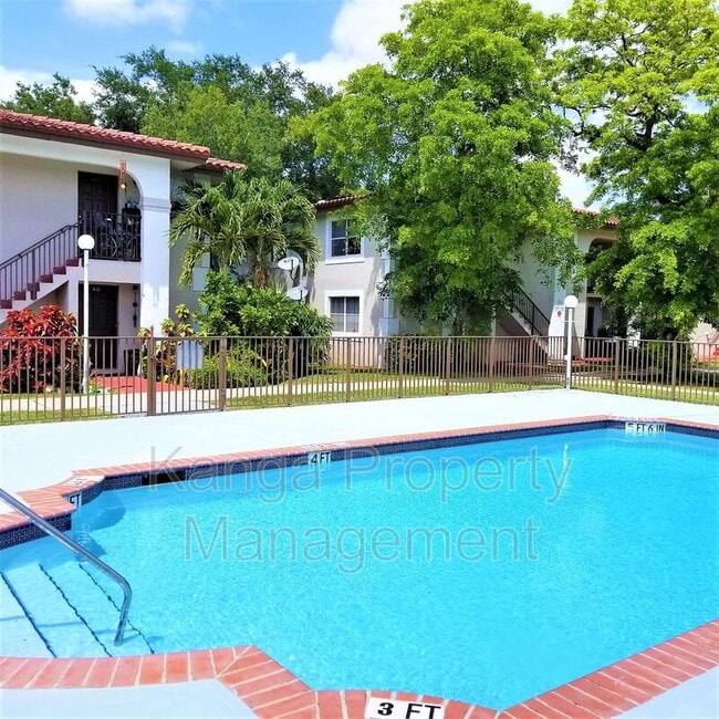 Foto del edificio - 11423 NW 35th St