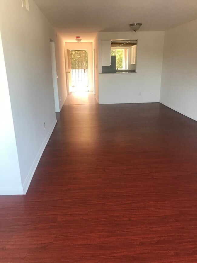 Dinning Area - 11839 Burbank Blvd