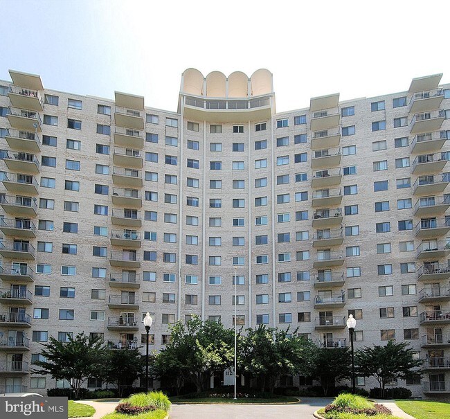 1121 University Blvd W Unit 501, Silver Spring, MD 20902 Condo for