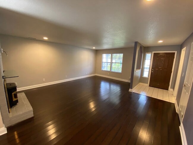 Building Photo - 2545 Winsford Ln